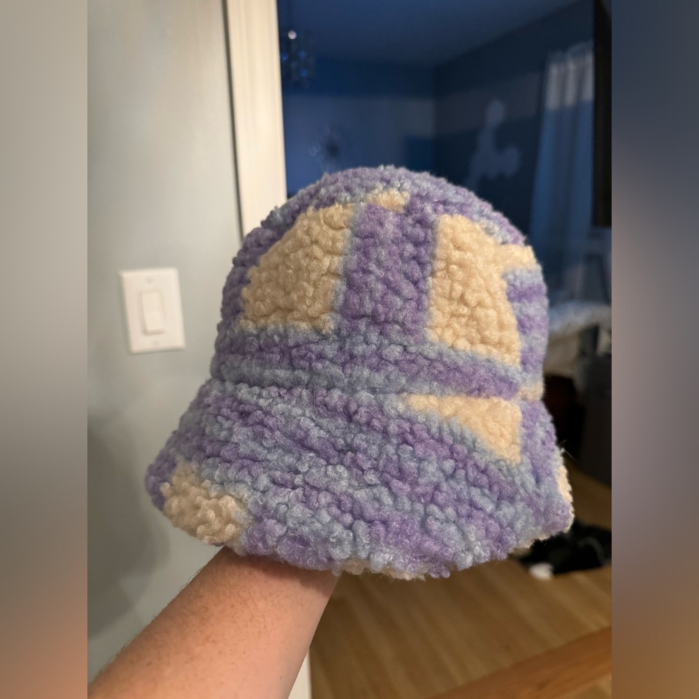 Urban Outfitters Sherpa Bucket Hat - Picture 2 of 3
